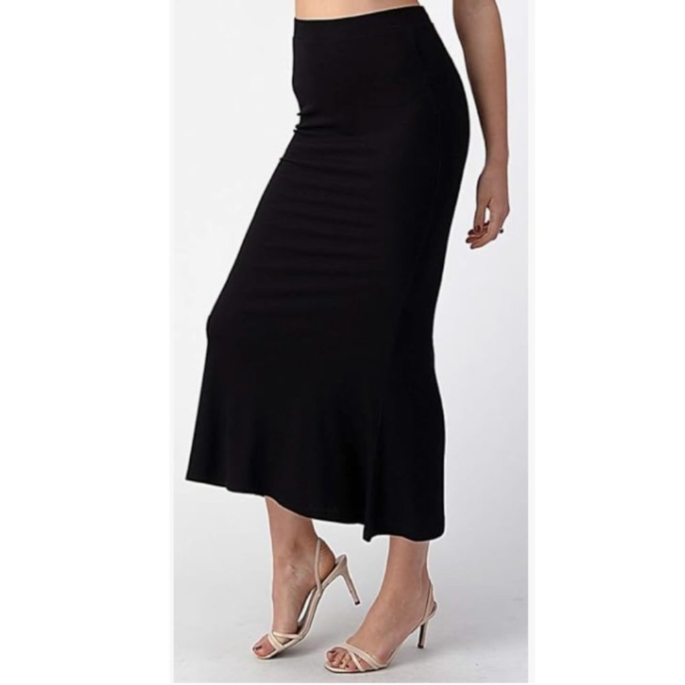 204 🎀 Black Long Ribbed Skirt 🎀